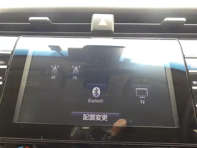 トヨタ カムリ G レザーパッケージ 千葉県 2018(平30)年 5.3万km プラチナホワイトパールマイカ Toyota Safety Sense/・プリクラッシュセーフティ/・レーンディパーチャーアラート/・オートハイビーム/・レーダークルーズコントロール/モデリスタエアロ/社外ダウンサス/ベージュレザーシート/前席パワーシート/シートヒーター/純正SDナビ/地デジTV/【BD/DVD/CD再生機能　Bluetooth接続】/バックカメラ/革巻きステアリング/ステアリングスイッチ/ETC（2.0）/LEDヘッドライト/ウインカーミラー/純正18インチアルミホイル/サイド/カーテンエアバッグ/スマートキー