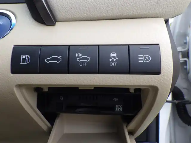 トヨタ カムリ G レザーパッケージ 千葉県 2018(平30)年 5.3万km プラチナホワイトパールマイカ Toyota Safety Sense/・プリクラッシュセーフティ/・レーンディパーチャーアラート/・オートハイビーム/・レーダークルーズコントロール/モデリスタエアロ/社外ダウンサス/ベージュレザーシート/前席パワーシート/シートヒーター/純正SDナビ/地デジTV/【BD/DVD/CD再生機能　Bluetooth接続】/バックカメラ/革巻きステアリング/ステアリングスイッチ/ETC（2.0）/LEDヘッドライト/ウインカーミラー/純正18インチアルミホイル/サイド/カーテンエアバッグ/スマートキー