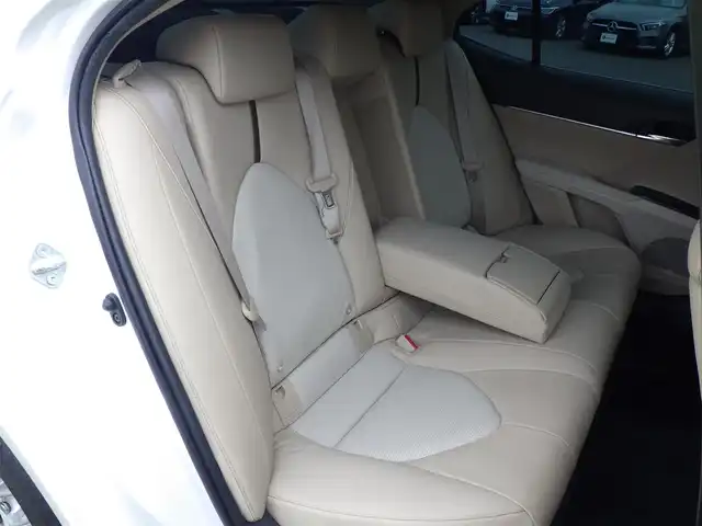 トヨタ カムリ G レザーパッケージ 千葉県 2018(平30)年 5.3万km プラチナホワイトパールマイカ Toyota Safety Sense/・プリクラッシュセーフティ/・レーンディパーチャーアラート/・オートハイビーム/・レーダークルーズコントロール/モデリスタエアロ/社外ダウンサス/ベージュレザーシート/前席パワーシート/シートヒーター/純正SDナビ/地デジTV/【BD/DVD/CD再生機能　Bluetooth接続】/バックカメラ/革巻きステアリング/ステアリングスイッチ/ETC（2.0）/LEDヘッドライト/ウインカーミラー/純正18インチアルミホイル/サイド/カーテンエアバッグ/スマートキー