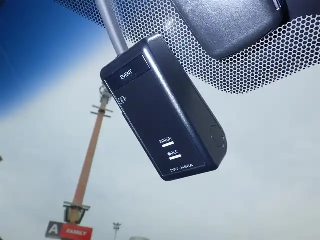 トヨタ カムリ G レザーパッケージ 千葉県 2018(平30)年 5.3万km プラチナホワイトパールマイカ Toyota Safety Sense/・プリクラッシュセーフティ/・レーンディパーチャーアラート/・オートハイビーム/・レーダークルーズコントロール/モデリスタエアロ/社外ダウンサス/ベージュレザーシート/前席パワーシート/シートヒーター/純正SDナビ/地デジTV/【BD/DVD/CD再生機能　Bluetooth接続】/バックカメラ/革巻きステアリング/ステアリングスイッチ/ETC（2.0）/LEDヘッドライト/ウインカーミラー/純正18インチアルミホイル/サイド/カーテンエアバッグ/スマートキー