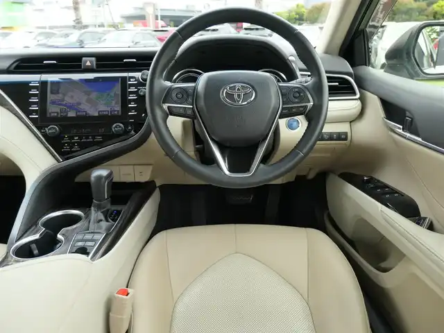 トヨタ カムリ G レザーパッケージ 千葉県 2018(平30)年 5.3万km プラチナホワイトパールマイカ Toyota Safety Sense/・プリクラッシュセーフティ/・レーンディパーチャーアラート/・オートハイビーム/・レーダークルーズコントロール/モデリスタエアロ/社外ダウンサス/ベージュレザーシート/前席パワーシート/シートヒーター/純正SDナビ/地デジTV/【BD/DVD/CD再生機能　Bluetooth接続】/バックカメラ/革巻きステアリング/ステアリングスイッチ/ETC（2.0）/LEDヘッドライト/ウインカーミラー/純正18インチアルミホイル/サイド/カーテンエアバッグ/スマートキー