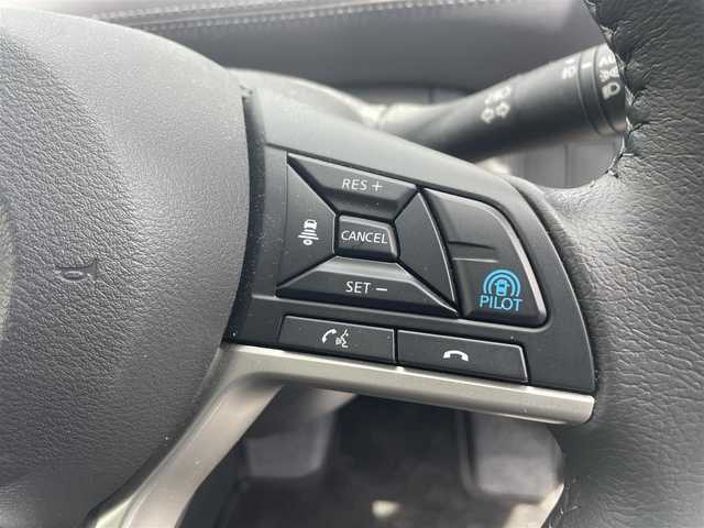 日産 セレナ ハイウェイスター V 大阪府 2022(令4)年 1.3万km ブリリアントホワイトパール 2トーン 社外SDナビ/CD.DVD.BT.フルセグ/両側パワスラ/バックカメラ/ETC/プロパイロット/スマートキー/プッシュスタート/純正フロアマット