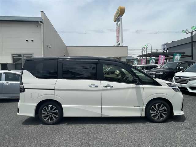 日産 セレナ ハイウェイスター V 大阪府 2022(令4)年 1.3万km ブリリアントホワイトパール 2トーン 社外SDナビ/CD.DVD.BT.フルセグ/両側パワスラ/バックカメラ/ETC/プロパイロット/スマートキー/プッシュスタート/純正フロアマット