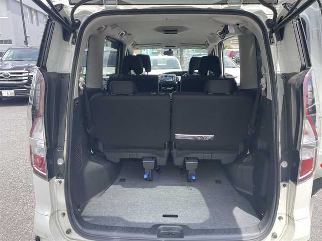 日産 セレナ ハイウェイスター V 大阪府 2022(令4)年 1.3万km ブリリアントホワイトパール 2トーン 社外SDナビ/CD.DVD.BT.フルセグ/両側パワスラ/バックカメラ/ETC/プロパイロット/スマートキー/プッシュスタート/純正フロアマット