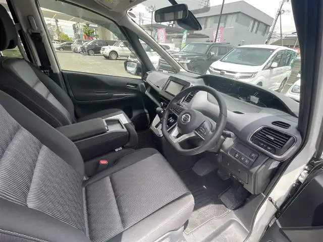 日産 セレナ ハイウェイスター V 大阪府 2022(令4)年 1.3万km ブリリアントホワイトパール 2トーン 社外SDナビ/CD.DVD.BT.フルセグ/両側パワスラ/バックカメラ/ETC/プロパイロット/スマートキー/プッシュスタート/純正フロアマット