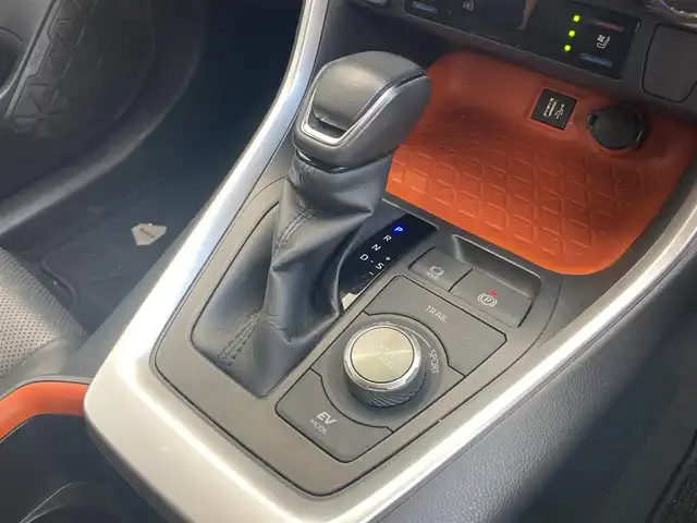 トヨタ ＲＡＶ４ ハイブリッド アドベンチャー 長崎県 2023(令5)年 1.6万km アーバンカーキ ムーンルーフ/トヨタセーフティセンス/・衝突被害軽減ブレーキ/・レーダークルーズコントロール/・レーンキープアシスト/・オートマチックハイビーム/メーカーOPナビ/フルセグTV/Bluetooth接続/バックカメラ/革シート/(シートヒーター・エアシート)/パワーシート/デジタルインナーミラー/LEDオートヘッドライト/ステアリングヒーター/ステアリングスイッチ/電子パーキング/オートホールド機能/ビルトインETC2.0/後方車両接近警報