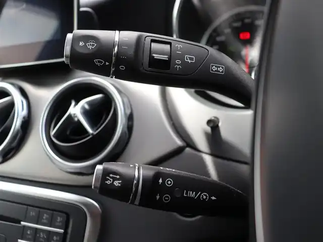 メルセデス・ベンツ ＧＬＡ２２０ 4マチック 長野県 2018(平30)年 3.7万km ポーラホワイト レーダーセーフティＰＫＧ　/黒革シート　/純正ナビＴＶ　/バックカメラ　/ＣａｒＰｌａｙ　/ディストロニック　/衝突軽減Ｂ　/ＬＫＡ　/ＢＳＭ　/シートヒーター　/パワーバックドア　/キーレスゴー　/ＬＥＤライト　/純正１８ＡW