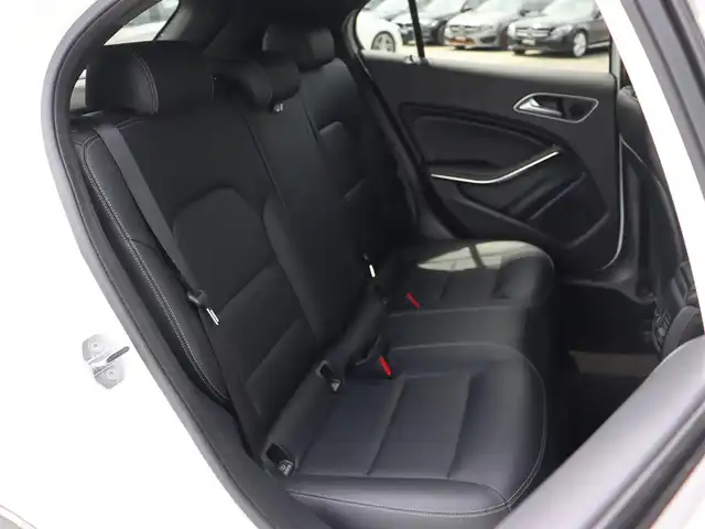 メルセデス・ベンツ ＧＬＡ２２０ 4マチック 長野県 2018(平30)年 3.7万km ポーラホワイト レーダーセーフティＰＫＧ　/黒革シート　/純正ナビＴＶ　/バックカメラ　/ＣａｒＰｌａｙ　/ディストロニック　/衝突軽減Ｂ　/ＬＫＡ　/ＢＳＭ　/シートヒーター　/パワーバックドア　/キーレスゴー　/ＬＥＤライト　/純正１８ＡW