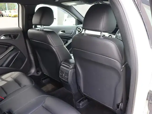 メルセデス・ベンツ ＧＬＡ２２０ 4マチック 長野県 2018(平30)年 3.7万km ポーラホワイト レーダーセーフティＰＫＧ　/黒革シート　/純正ナビＴＶ　/バックカメラ　/ＣａｒＰｌａｙ　/ディストロニック　/衝突軽減Ｂ　/ＬＫＡ　/ＢＳＭ　/シートヒーター　/パワーバックドア　/キーレスゴー　/ＬＥＤライト　/純正１８ＡW