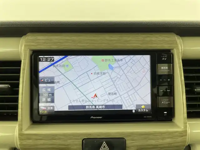 スズキ ハスラー ワンダラー 群馬県 2019(平31)年 1.7万km ピュアホワイトパール/ウッディブラウン2トーンルーフ 全方位モニター用カメラパッケージ/・全方位モニター用カメラ/・USBソケット/＝＝＝＝＝/純正7インチナビ(AVIC-RWS901)/AM/FM/CD/DVD/BT/フルセグ/全方位カメラ/前後ドライブレコーダー/ETC/ハーフレザーシート/前席シートヒーター/デュアルカメラブレーキサポート/・衝突被害軽減ブレーキ/・車線逸脱警報/ふらつき警報機能/・誤発進抑制制御機能/・先行車発進お知らせ機能/前後コーナーセンサー/アイドリングストップ/純正スチールホイール　/LEDヘッドライト/スマートキー　/プッシュスタート　