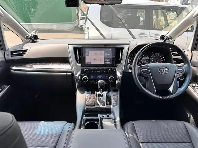 トヨタ アルファード S Cパッケージ 宮城県 2022(令4)年 2.3万km ホワイトパールクリスタルシャイン ツインムーンルーフ/デジタルインナーミラー/ブラインドスポットモニター/パーキングサポートブレーキ（後方接近車両）/スペアタイヤ/＝＝＝/セーフティセンス/・プリクラッシュセーフティ/・レーントレーシングアシスト/・ロードサインアシスト/・アダプティブハイビームシステム/・レーダークルーズコントロール（全車速追従機能付）/パーキングサポートブレーキ（前後方静止物）/純正12インチフリップダウンモニター/9インチディスプレイオーディオ/・ナビ機能付/・CD/DVDデッキ/・Bluetooth/・フルセグTV/社外ツィータースピーカー/バックカメラ/ビルトインETC/ドライブレコーダー/AC100V/100Wコンセント/パワーバックドア/両側パワースライドドア/合皮シート/シートヒーター/ベンチレーション/パワーシート（運転席メモリー機能付）/ウッドコンビステアリング/ステアリングヒーター/電動パーキングブレーキ/ブレーキホールド/3眼LEDヘッドランプ/純正18インチAW/W/サイド/カーテンエアバッグ