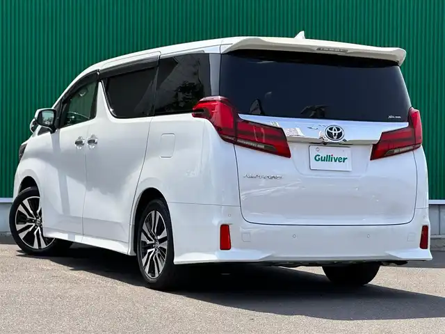 トヨタ アルファード S Cパッケージ 宮城県 2022(令4)年 2.3万km ホワイトパールクリスタルシャイン ツインムーンルーフ/デジタルインナーミラー/ブラインドスポットモニター/パーキングサポートブレーキ（後方接近車両）/スペアタイヤ/＝＝＝/セーフティセンス/・プリクラッシュセーフティ/・レーントレーシングアシスト/・ロードサインアシスト/・アダプティブハイビームシステム/・レーダークルーズコントロール（全車速追従機能付）/パーキングサポートブレーキ（前後方静止物）/純正12インチフリップダウンモニター/9インチディスプレイオーディオ/・ナビ機能付/・CD/DVDデッキ/・Bluetooth/・フルセグTV/社外ツィータースピーカー/バックカメラ/ビルトインETC/ドライブレコーダー/AC100V/100Wコンセント/パワーバックドア/両側パワースライドドア/合皮シート/シートヒーター/ベンチレーション/パワーシート（運転席メモリー機能付）/ウッドコンビステアリング/ステアリングヒーター/電動パーキングブレーキ/ブレーキホールド/3眼LEDヘッドランプ/純正18インチAW/W/サイド/カーテンエアバッグ