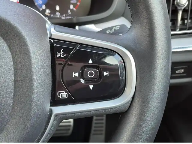 ボルボ Ｖ６０ B5 Rデザイン 愛知県 2021(令3)年 3.5万km オニキスブラックP サンルーフ/ヘッドアップディスプレイ /Bowers＆Ｗilkins /純正ナビ /フルセグTV /360度カメラ /ACC /レーンキープ/ブラインドスポット/黒半革 /全席シートヒーター /パワーバックドア /ETC /ワイヤレス充電/純正ドライブレコーダー/純正19インチアルミ/スマートキー