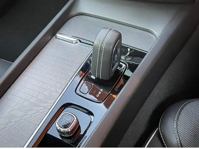 ボルボ Ｖ６０ B5 Rデザイン 愛知県 2021(令3)年 3.5万km オニキスブラックP サンルーフ/ヘッドアップディスプレイ /Bowers＆Ｗilkins /純正ナビ /フルセグTV /360度カメラ /ACC /レーンキープ/ブラインドスポット/黒半革 /全席シートヒーター /パワーバックドア /ETC /ワイヤレス充電/純正ドライブレコーダー/純正19インチアルミ/スマートキー