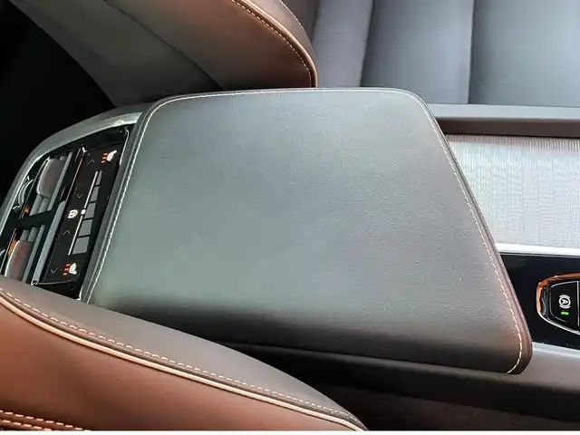 ボルボ Ｖ６０ B5 Rデザイン 愛知県 2021(令3)年 3.5万km オニキスブラックP サンルーフ/ヘッドアップディスプレイ /Bowers＆Ｗilkins /純正ナビ /フルセグTV /360度カメラ /ACC /レーンキープ/ブラインドスポット/黒半革 /全席シートヒーター /パワーバックドア /ETC /ワイヤレス充電/純正ドライブレコーダー/純正19インチアルミ/スマートキー