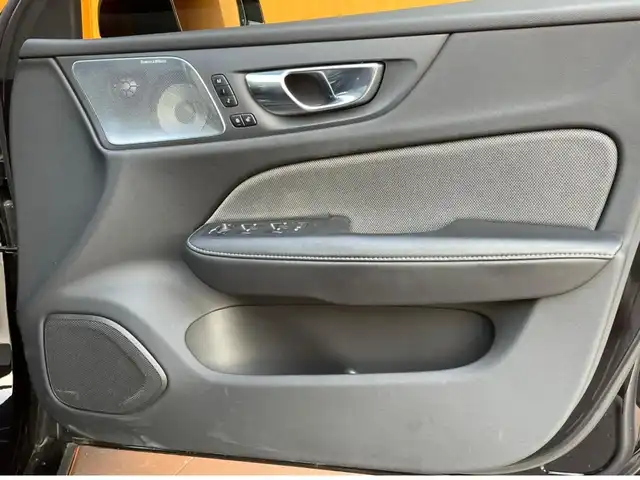 ボルボ Ｖ６０ B5 Rデザイン 愛知県 2021(令3)年 3.5万km オニキスブラックP サンルーフ/ヘッドアップディスプレイ /Bowers＆Ｗilkins /純正ナビ /フルセグTV /360度カメラ /ACC /レーンキープ/ブラインドスポット/黒半革 /全席シートヒーター /パワーバックドア /ETC /ワイヤレス充電/純正ドライブレコーダー/純正19インチアルミ/スマートキー