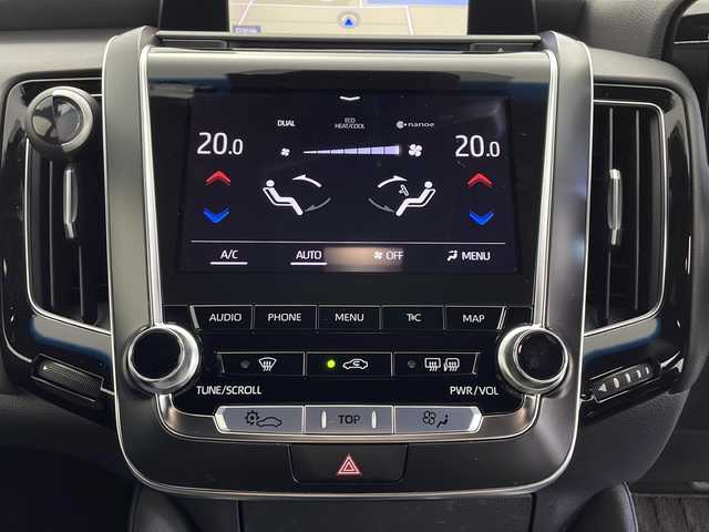トヨタ クラウン ハイブリッド RS アドバンス 鹿児島県 2018(平30)年 4.5万km ブラック メーカー純正ナビ/（AM/FM/CD/DVD/SD/BT/USB/フルセグ）/パノラミックビューモニター/ビルトインETC/前後ドライブレコーダー/トヨタセーフティセンス/・追従機能付きクルーズコントロール/・レーントレーシングアシスト/・センタートレース/・プリクラッシュセーフティ/・ブラインドスポットモニター/・クリアランスソナー/・リアクロストラフィックアラート/・リヤカメラディテクション/・パーキングサポートブレーキ/・ロードサインアシスト/前席パワーシート/シートメモリー/前席シートヒーター/ハンドルヒーター/電動パーキングブレーキ/オートブレーキホールド/純正18インチアルミホイール
