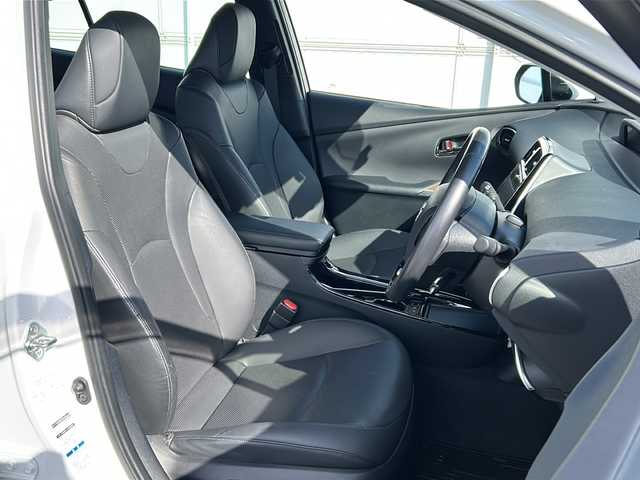 トヨタ プリウス A プレミアム 岩手県 2021(令3)年 4.4万km プラチナホワイトパールマイカ ＴＲＤフェイスガーニッシュ　ＴＲＤエアロ　純正９型ナビ　バックＣ　ＨＵＤ　電動黒本革シート　エアシートヒーター　前後ドラレコ　レーダークルーズ　オートパーキングアシスト　ＢＳＭ　エンジンスターター