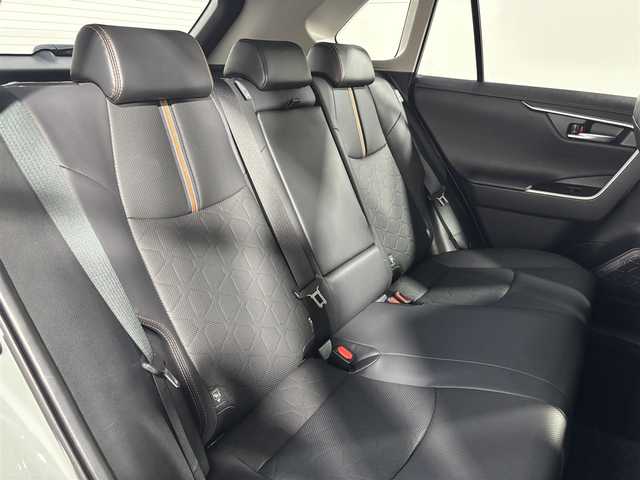 トヨタ ＲＡＶ４ アドベンチャー 大阪府 2023(令5)年 0.6万km アッシュグレーメタリック/アーバンカーキ サンルーフ　黒革シート　純正ナビＴＶ　３６０カメラ　パワーシート／ヒーター／エアコン　電動リアゲート　衝突軽減　レーダーＣ　ＢＳＭ　クリアランスソナー　ダウンヒルアシスト　ルーフレール　４ＷＤ