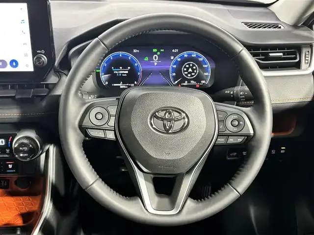 トヨタ ＲＡＶ４ アドベンチャー 大阪府 2023(令5)年 0.6万km アッシュグレーメタリック/アーバンカーキ サンルーフ　黒革シート　純正ナビＴＶ　３６０カメラ　パワーシート／ヒーター／エアコン　電動リアゲート　衝突軽減　レーダーＣ　ＢＳＭ　クリアランスソナー　ダウンヒルアシスト　ルーフレール　４ＷＤ