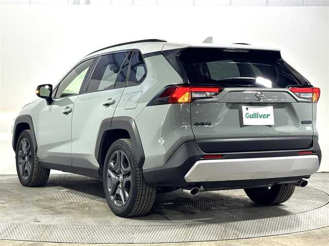 トヨタ ＲＡＶ４ アドベンチャー 大阪府 2023(令5)年 0.6万km アッシュグレーメタリック/アーバンカーキ サンルーフ　黒革シート　純正ナビＴＶ　３６０カメラ　パワーシート／ヒーター／エアコン　電動リアゲート　衝突軽減　レーダーＣ　ＢＳＭ　クリアランスソナー　ダウンヒルアシスト　ルーフレール　４ＷＤ