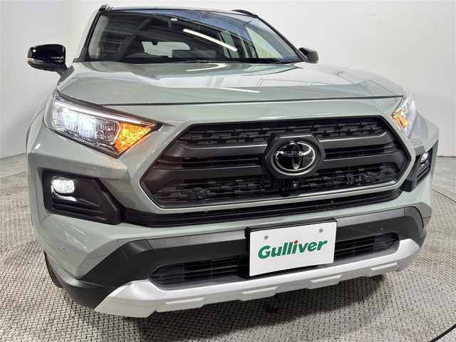 トヨタ ＲＡＶ４ アドベンチャー 大阪府 2023(令5)年 0.6万km アッシュグレーメタリック/アーバンカーキ サンルーフ　黒革シート　純正ナビＴＶ　３６０カメラ　パワーシート／ヒーター／エアコン　電動リアゲート　衝突軽減　レーダーＣ　ＢＳＭ　クリアランスソナー　ダウンヒルアシスト　ルーフレール　４ＷＤ