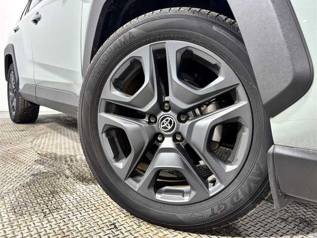 トヨタ ＲＡＶ４ アドベンチャー 大阪府 2023(令5)年 0.6万km アッシュグレーメタリック/アーバンカーキ サンルーフ　黒革シート　純正ナビＴＶ　３６０カメラ　パワーシート／ヒーター／エアコン　電動リアゲート　衝突軽減　レーダーＣ　ＢＳＭ　クリアランスソナー　ダウンヒルアシスト　ルーフレール　４ＷＤ