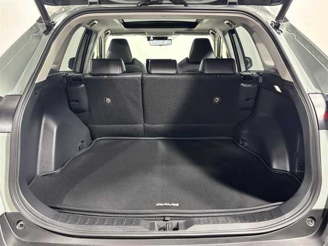トヨタ ＲＡＶ４ アドベンチャー 大阪府 2023(令5)年 0.6万km アッシュグレーメタリック/アーバンカーキ サンルーフ　黒革シート　純正ナビＴＶ　３６０カメラ　パワーシート／ヒーター／エアコン　電動リアゲート　衝突軽減　レーダーＣ　ＢＳＭ　クリアランスソナー　ダウンヒルアシスト　ルーフレール　４ＷＤ