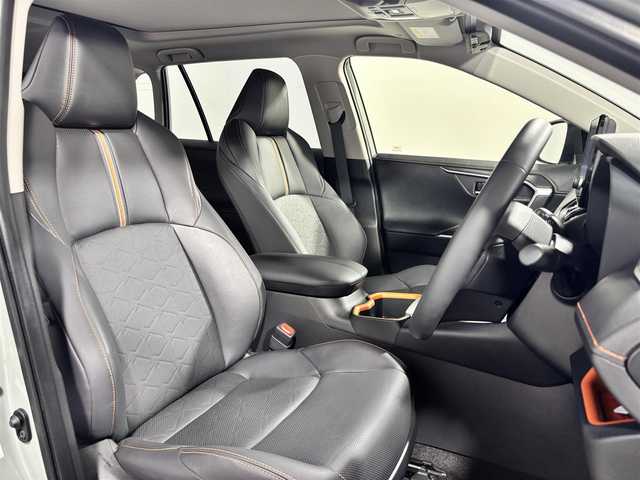 トヨタ ＲＡＶ４ アドベンチャー 大阪府 2023(令5)年 0.6万km アッシュグレーメタリック/アーバンカーキ サンルーフ　黒革シート　純正ナビＴＶ　３６０カメラ　パワーシート／ヒーター／エアコン　電動リアゲート　衝突軽減　レーダーＣ　ＢＳＭ　クリアランスソナー　ダウンヒルアシスト　ルーフレール　４ＷＤ