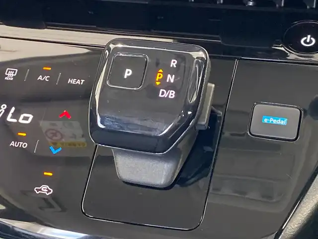 日産 サクラ X 岐阜県 2022(令4)年 4万km ブラック メーカー純正SDナビ//フルセグテレビ/Bluetooth/CD/DVD /プロパイロット /先進安全装備360°セーフティアシスト/インテリジェントエマージェンシーブレーキ/踏み間違え防止アシスト/車線逸脱防止支援システム/ふらつき警報/標識認識機能/ハイビームアシスト/純正14インチアルミホイール　/純正ドライブレコーダー　/純正フロアマット　/スマートキー×2/保証書/取扱説明書/ナビ取扱説明書/ドライブレコーダー取扱説明書