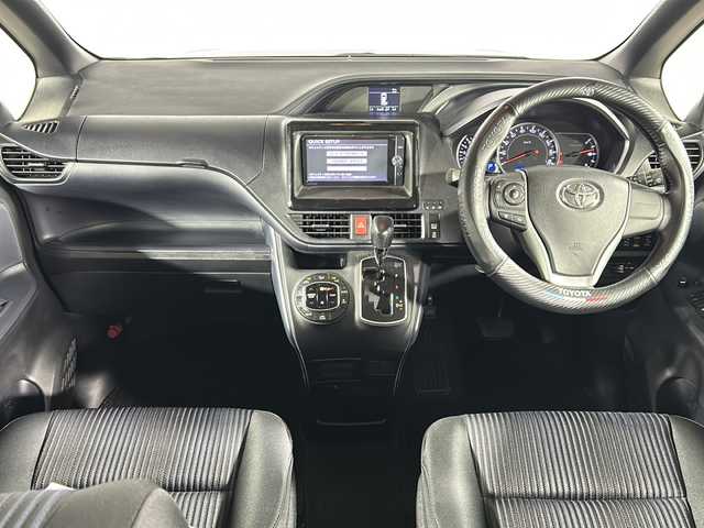 トヨタ ヴォクシー ZS 沖縄県 2014(平26)年 5.6万km ブラッキッシュアゲハガラスフレーク 禁煙車/8人乗り/両側パワースライドドア/純正ナビ　NSZT-W62G/【CD/DVD/フルセグTV/BT】/WAC/バックカメラ/ドライブレコーダー/ビルトインETC/横滑り防止装置/サンシェード/プッシュスタート/スマートキー/スペアキー