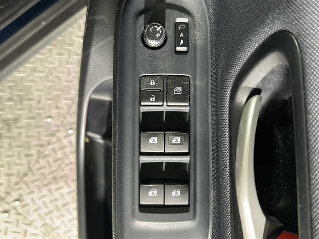 トヨタ ヴォクシー ZS 沖縄県 2014(平26)年 5.6万km ブラッキッシュアゲハガラスフレーク 禁煙車/8人乗り/両側パワースライドドア/純正ナビ　NSZT-W62G/【CD/DVD/フルセグTV/BT】/WAC/バックカメラ/ドライブレコーダー/ビルトインETC/横滑り防止装置/サンシェード/プッシュスタート/スマートキー/スペアキー