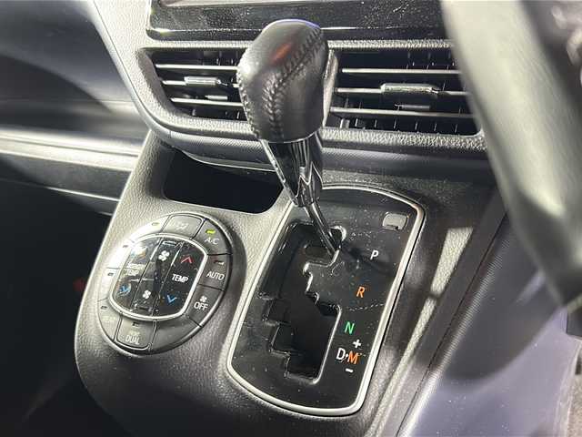 トヨタ ヴォクシー ZS 沖縄県 2014(平26)年 5.6万km ブラッキッシュアゲハガラスフレーク 禁煙車/8人乗り/両側パワースライドドア/純正ナビ　NSZT-W62G/【CD/DVD/フルセグTV/BT】/WAC/バックカメラ/ドライブレコーダー/ビルトインETC/横滑り防止装置/サンシェード/プッシュスタート/スマートキー/スペアキー