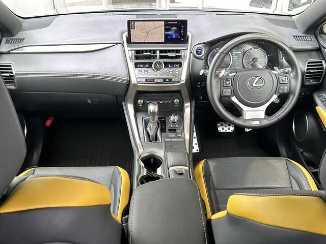 レクサス ＮＸ 300h Fスポーツ 静岡県 2020(令2)年 4.1万km ソニックチタニウム 純正ナビ/・ラジオ/フルセグTV/・CD/DVD/SD/USB/Bluetooth/AUX/Miracast/主要装備/・レーダークルーズコントロール　/・ＥＴＣ２．０　/・全方位カメラ　/・パワーバックドア　/・純正フロアマット　/・ステアリングリモコン　/・ハンドルヒーター　/・シートメモリー　/・パドルシフト　/・レーンキープアシスト/・BSM/・オートホールド/・SOSコール/・ロードサインアシスト/・ヒーテッドドアミラー/・純正アルミホイール/・レザーシート/・シートヒーター/・エアシート/・三眼LEDヘッドライト/・オートライト/・オートハイビーム/・パワーシート/・スマートキー/・プッシュスタート