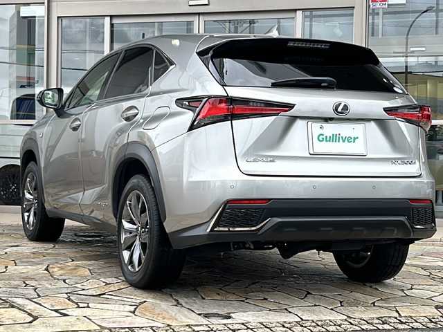 レクサス ＮＸ 300h Fスポーツ 静岡県 2020(令2)年 4.1万km ソニックチタニウム 純正ナビ/・ラジオ/フルセグTV/・CD/DVD/SD/USB/Bluetooth/AUX/Miracast/主要装備/・レーダークルーズコントロール　/・ＥＴＣ２．０　/・全方位カメラ　/・パワーバックドア　/・純正フロアマット　/・ステアリングリモコン　/・ハンドルヒーター　/・シートメモリー　/・パドルシフト　/・レーンキープアシスト/・BSM/・オートホールド/・SOSコール/・ロードサインアシスト/・ヒーテッドドアミラー/・純正アルミホイール/・レザーシート/・シートヒーター/・エアシート/・三眼LEDヘッドライト/・オートライト/・オートハイビーム/・パワーシート/・スマートキー/・プッシュスタート