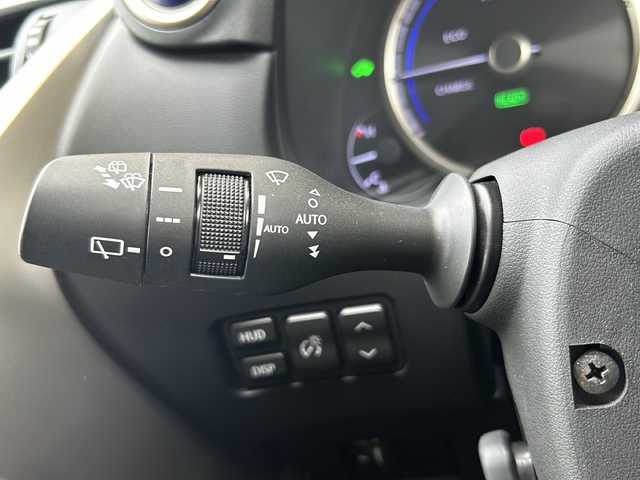 レクサス ＮＸ 300h Fスポーツ 静岡県 2020(令2)年 4.1万km ソニックチタニウム 純正ナビ/・ラジオ/フルセグTV/・CD/DVD/SD/USB/Bluetooth/AUX/Miracast/主要装備/・レーダークルーズコントロール　/・ＥＴＣ２．０　/・全方位カメラ　/・パワーバックドア　/・純正フロアマット　/・ステアリングリモコン　/・ハンドルヒーター　/・シートメモリー　/・パドルシフト　/・レーンキープアシスト/・BSM/・オートホールド/・SOSコール/・ロードサインアシスト/・ヒーテッドドアミラー/・純正アルミホイール/・レザーシート/・シートヒーター/・エアシート/・三眼LEDヘッドライト/・オートライト/・オートハイビーム/・パワーシート/・スマートキー/・プッシュスタート