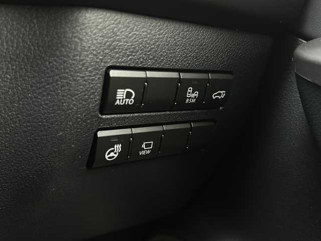 レクサス ＮＸ 300h Fスポーツ 静岡県 2020(令2)年 4.1万km ソニックチタニウム 純正ナビ/・ラジオ/フルセグTV/・CD/DVD/SD/USB/Bluetooth/AUX/Miracast/主要装備/・レーダークルーズコントロール　/・ＥＴＣ２．０　/・全方位カメラ　/・パワーバックドア　/・純正フロアマット　/・ステアリングリモコン　/・ハンドルヒーター　/・シートメモリー　/・パドルシフト　/・レーンキープアシスト/・BSM/・オートホールド/・SOSコール/・ロードサインアシスト/・ヒーテッドドアミラー/・純正アルミホイール/・レザーシート/・シートヒーター/・エアシート/・三眼LEDヘッドライト/・オートライト/・オートハイビーム/・パワーシート/・スマートキー/・プッシュスタート