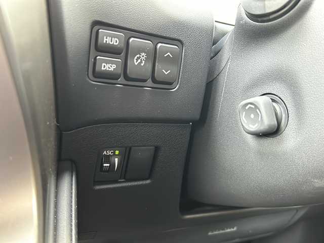 レクサス ＮＸ 300h Fスポーツ 静岡県 2020(令2)年 4.1万km ソニックチタニウム 純正ナビ/・ラジオ/フルセグTV/・CD/DVD/SD/USB/Bluetooth/AUX/Miracast/主要装備/・レーダークルーズコントロール　/・ＥＴＣ２．０　/・全方位カメラ　/・パワーバックドア　/・純正フロアマット　/・ステアリングリモコン　/・ハンドルヒーター　/・シートメモリー　/・パドルシフト　/・レーンキープアシスト/・BSM/・オートホールド/・SOSコール/・ロードサインアシスト/・ヒーテッドドアミラー/・純正アルミホイール/・レザーシート/・シートヒーター/・エアシート/・三眼LEDヘッドライト/・オートライト/・オートハイビーム/・パワーシート/・スマートキー/・プッシュスタート