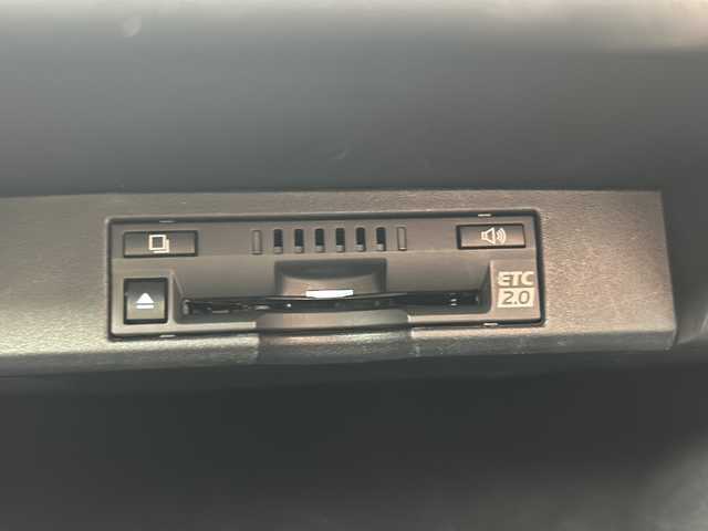 レクサス ＮＸ 300h Fスポーツ 静岡県 2020(令2)年 4.1万km ソニックチタニウム 純正ナビ/・ラジオ/フルセグTV/・CD/DVD/SD/USB/Bluetooth/AUX/Miracast/主要装備/・レーダークルーズコントロール　/・ＥＴＣ２．０　/・全方位カメラ　/・パワーバックドア　/・純正フロアマット　/・ステアリングリモコン　/・ハンドルヒーター　/・シートメモリー　/・パドルシフト　/・レーンキープアシスト/・BSM/・オートホールド/・SOSコール/・ロードサインアシスト/・ヒーテッドドアミラー/・純正アルミホイール/・レザーシート/・シートヒーター/・エアシート/・三眼LEDヘッドライト/・オートライト/・オートハイビーム/・パワーシート/・スマートキー/・プッシュスタート