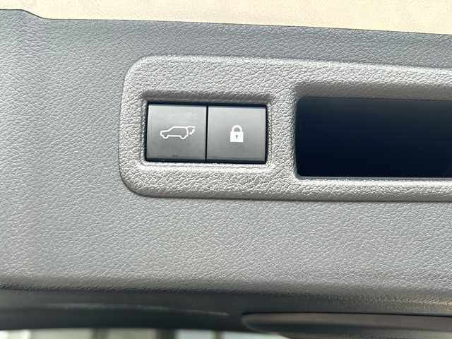 レクサス ＮＸ 300h Fスポーツ 静岡県 2020(令2)年 4.1万km ソニックチタニウム 純正ナビ/・ラジオ/フルセグTV/・CD/DVD/SD/USB/Bluetooth/AUX/Miracast/主要装備/・レーダークルーズコントロール　/・ＥＴＣ２．０　/・全方位カメラ　/・パワーバックドア　/・純正フロアマット　/・ステアリングリモコン　/・ハンドルヒーター　/・シートメモリー　/・パドルシフト　/・レーンキープアシスト/・BSM/・オートホールド/・SOSコール/・ロードサインアシスト/・ヒーテッドドアミラー/・純正アルミホイール/・レザーシート/・シートヒーター/・エアシート/・三眼LEDヘッドライト/・オートライト/・オートハイビーム/・パワーシート/・スマートキー/・プッシュスタート