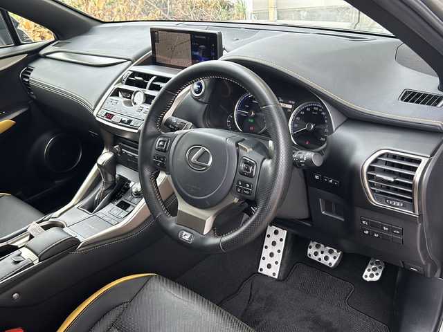 レクサス ＮＸ 300h Fスポーツ 静岡県 2020(令2)年 4.1万km ソニックチタニウム 純正ナビ/・ラジオ/フルセグTV/・CD/DVD/SD/USB/Bluetooth/AUX/Miracast/主要装備/・レーダークルーズコントロール　/・ＥＴＣ２．０　/・全方位カメラ　/・パワーバックドア　/・純正フロアマット　/・ステアリングリモコン　/・ハンドルヒーター　/・シートメモリー　/・パドルシフト　/・レーンキープアシスト/・BSM/・オートホールド/・SOSコール/・ロードサインアシスト/・ヒーテッドドアミラー/・純正アルミホイール/・レザーシート/・シートヒーター/・エアシート/・三眼LEDヘッドライト/・オートライト/・オートハイビーム/・パワーシート/・スマートキー/・プッシュスタート