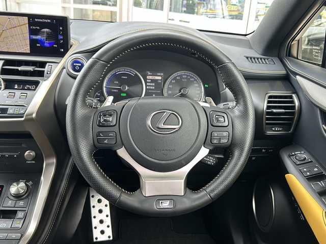 レクサス ＮＸ 300h Fスポーツ 静岡県 2020(令2)年 4.1万km ソニックチタニウム 純正ナビ/・ラジオ/フルセグTV/・CD/DVD/SD/USB/Bluetooth/AUX/Miracast/主要装備/・レーダークルーズコントロール　/・ＥＴＣ２．０　/・全方位カメラ　/・パワーバックドア　/・純正フロアマット　/・ステアリングリモコン　/・ハンドルヒーター　/・シートメモリー　/・パドルシフト　/・レーンキープアシスト/・BSM/・オートホールド/・SOSコール/・ロードサインアシスト/・ヒーテッドドアミラー/・純正アルミホイール/・レザーシート/・シートヒーター/・エアシート/・三眼LEDヘッドライト/・オートライト/・オートハイビーム/・パワーシート/・スマートキー/・プッシュスタート