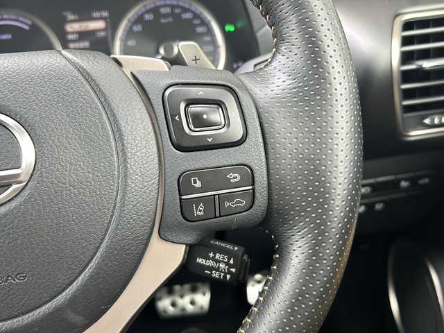 レクサス ＮＸ 300h Fスポーツ 静岡県 2020(令2)年 4.1万km ソニックチタニウム 純正ナビ/・ラジオ/フルセグTV/・CD/DVD/SD/USB/Bluetooth/AUX/Miracast/主要装備/・レーダークルーズコントロール　/・ＥＴＣ２．０　/・全方位カメラ　/・パワーバックドア　/・純正フロアマット　/・ステアリングリモコン　/・ハンドルヒーター　/・シートメモリー　/・パドルシフト　/・レーンキープアシスト/・BSM/・オートホールド/・SOSコール/・ロードサインアシスト/・ヒーテッドドアミラー/・純正アルミホイール/・レザーシート/・シートヒーター/・エアシート/・三眼LEDヘッドライト/・オートライト/・オートハイビーム/・パワーシート/・スマートキー/・プッシュスタート