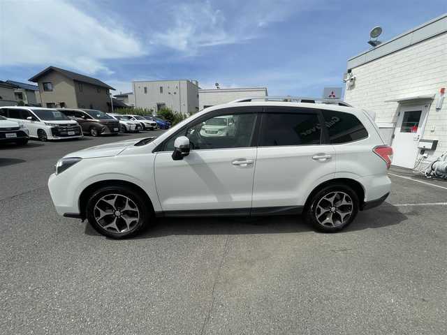 スバル フォレスター S－リミテッド 神奈川県 2015(平27)年 5万km クリスタルホワイトP 社外ナビ/　・Bluetooth/DVD/SD/　・フルセグTV/　・バックカメラ/EyeSight/　・全車速追従機能付クルーズコントロール/　・プリクラッシュブレーキ/　・AT誤発進抑制制度/　・車線逸脱警報/　・ふらつき警報/　・先行車発進お知らせ/前席パワーシート/前席シートヒーター/ビルトインETC/純正18インチホイール/フロアマット/スマートキー×２/取扱説明書/新車時手帳