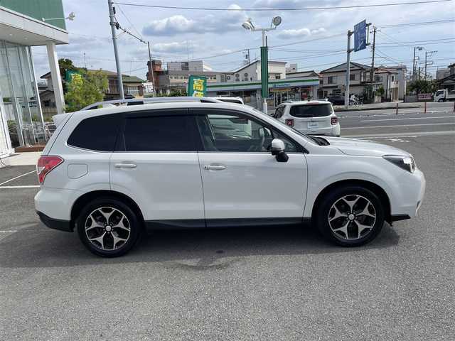 スバル フォレスター S－リミテッド 神奈川県 2015(平27)年 5万km クリスタルホワイトP 社外ナビ/　・Bluetooth/DVD/SD/　・フルセグTV/　・バックカメラ/EyeSight/　・全車速追従機能付クルーズコントロール/　・プリクラッシュブレーキ/　・AT誤発進抑制制度/　・車線逸脱警報/　・ふらつき警報/　・先行車発進お知らせ/前席パワーシート/前席シートヒーター/ビルトインETC/純正18インチホイール/フロアマット/スマートキー×２/取扱説明書/新車時手帳