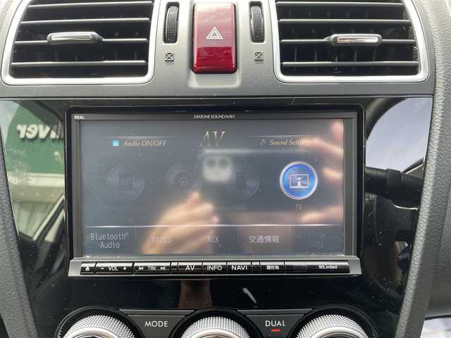 スバル フォレスター S－リミテッド 神奈川県 2015(平27)年 5万km クリスタルホワイトP 社外ナビ/　・Bluetooth/DVD/SD/　・フルセグTV/　・バックカメラ/EyeSight/　・全車速追従機能付クルーズコントロール/　・プリクラッシュブレーキ/　・AT誤発進抑制制度/　・車線逸脱警報/　・ふらつき警報/　・先行車発進お知らせ/前席パワーシート/前席シートヒーター/ビルトインETC/純正18インチホイール/フロアマット/スマートキー×２/取扱説明書/新車時手帳