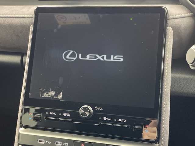 レクサス ＬＢＸ クール 岐阜県 2024(令6)年 1.6万km パールⅡ 純正9.8インチディスプレイナビ/フルセグ/BT/USB/Miracast/パノラミックビューモニター/Lexus Safety System +/・プリクラッシュセーフティ/・レーンディパーチャーアラート/・レーンチェンジアシスト/・アダプティブハイビームシステム/・レーダークルーズコントロール/・プロアクティブドライビングアシスト/・フロント・リアクロストラフィックアラート/・ロードサインアシスト/ブラインドスポットモニター/パーキングサポート/クリアランスソナー/ビルトインETC2.0/ヘッドアップディスプレイ/MTモード付AT/ハーフレザーシート/前席シートヒーター/ハンドルヒーター/パドルシフト/電動パワーバックドア/LEDオートライト/フォグランプ/ワイヤレス充電/寒冷地仕様/純正18インチAW