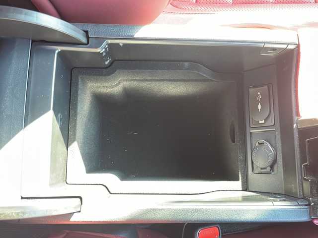 レクサス ＲＸ 450h Fスポーツ 岩手県 2017(平29)年 2.1万km ホワイトノーヴァガラスフレーク ワンオーナー/純正ナビ(CD/DVD/ラジオ/SD/AUX/USB/BT)/パノラミックビューモニター/フルセグテレビ/サンルーフ/赤革シート/前席シートヒーター/ベンチレーション/前席パワーシート(D席メモリー機能付き)/ビルトインETC(2.0)/パワーバックドア/ヘッドアップディスプレイ/プリクラッシュセーフティ/オートマチックハイビーム/レーダークルーズコントロール/3眼LEDヘッドライト/シーケンシャルウィンカー/AC100V電源/コーナーセンサー/純正エンジンスターター/純正20inアルミホイール/純正フロアマット/純正トノカバー/スマートキー×2/カードキー/保証書