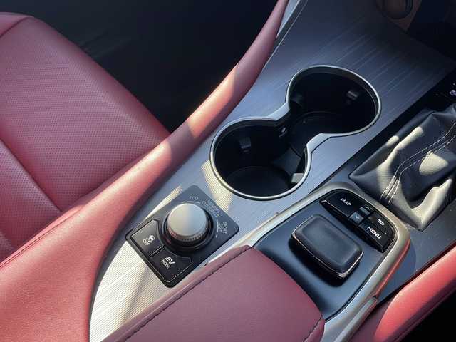 レクサス ＲＸ 450h Fスポーツ 岩手県 2017(平29)年 2.1万km ホワイトノーヴァガラスフレーク ワンオーナー/純正ナビ(CD/DVD/ラジオ/SD/AUX/USB/BT)/パノラミックビューモニター/フルセグテレビ/サンルーフ/赤革シート/前席シートヒーター/ベンチレーション/前席パワーシート(D席メモリー機能付き)/ビルトインETC(2.0)/パワーバックドア/ヘッドアップディスプレイ/プリクラッシュセーフティ/オートマチックハイビーム/レーダークルーズコントロール/3眼LEDヘッドライト/シーケンシャルウィンカー/AC100V電源/コーナーセンサー/純正エンジンスターター/純正20inアルミホイール/純正フロアマット/純正トノカバー/スマートキー×2/カードキー/保証書