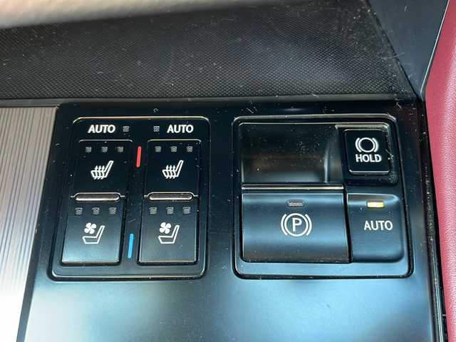 レクサス ＲＸ 450h Fスポーツ 岩手県 2017(平29)年 2.1万km ホワイトノーヴァガラスフレーク ワンオーナー/純正ナビ(CD/DVD/ラジオ/SD/AUX/USB/BT)/パノラミックビューモニター/フルセグテレビ/サンルーフ/赤革シート/前席シートヒーター/ベンチレーション/前席パワーシート(D席メモリー機能付き)/ビルトインETC(2.0)/パワーバックドア/ヘッドアップディスプレイ/プリクラッシュセーフティ/オートマチックハイビーム/レーダークルーズコントロール/3眼LEDヘッドライト/シーケンシャルウィンカー/AC100V電源/コーナーセンサー/純正エンジンスターター/純正20inアルミホイール/純正フロアマット/純正トノカバー/スマートキー×2/カードキー/保証書